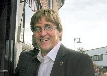 He was a central defender and the first norwegian to play professionally in england and germany. Moss Avis - Einar Aas er hedersgjest under VM ...