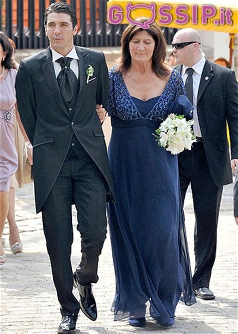 Guendalina buffon (* 14.mai 1973 in carrara, italien) ist eine ehemalige italienische volleyballspielerin. Gigi Buffon con la mamma Maria Stella Marocco - Foto e Gossip