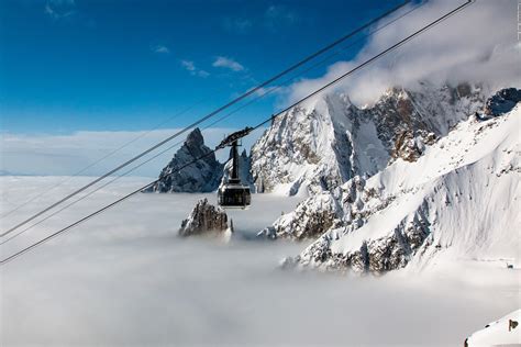 «qualora non dovesse più servire si smonta e si può rimontare da un'altra parte». Funivia SkyWay Monte Bianco tra le 100 eccellenze italiane ...