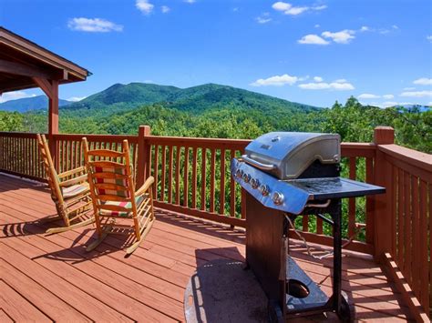 Bryson city is located just a fifteen minute drive away where you will find the great smoky mountain railroad, deep creek community, plenty of delicious restaurants, and local boutique shops. A Majestic View Iii Cabin in Townsend w/ 3 BR (Sleeps12)