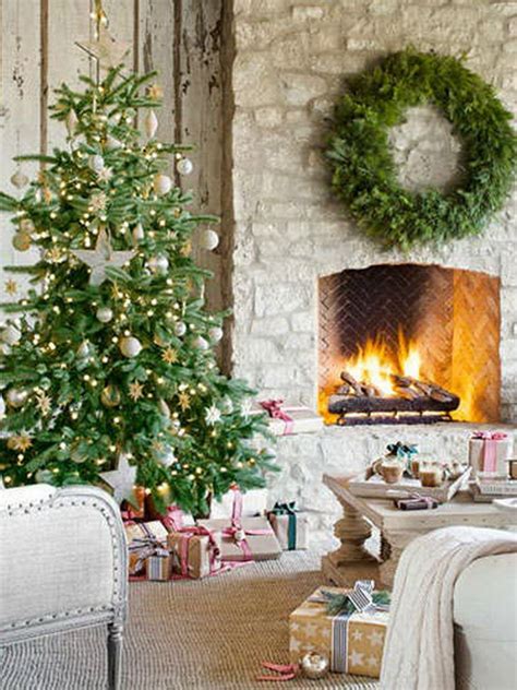 Think of the room setups you see in stores like ikea, west elm, and to turn a small, sort of sad living space into your favorite room, consider taking an empty wall and turning it into a. 60 Elegant Christmas Country Living Room Decor Ideas ...