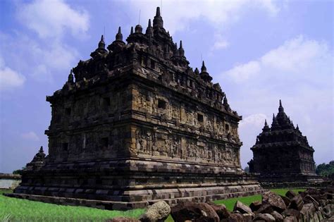 Candi yang berasal dari masa majapahit, candi sanggrahan di tulung agung, candi gebang di yogyakarta, dan candi pringapus. The Lost Ark: Jawa Tengah Provinsi 1000 Candi