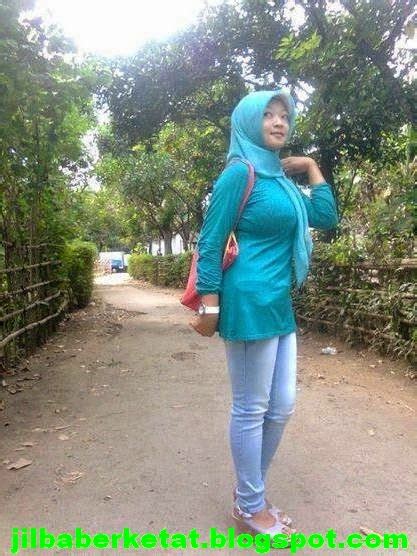 Tante seksi berpakaian dalam transparant. Fenomena Jilbaber Ketat - Tren Busana Hijab Yang Sedang ...