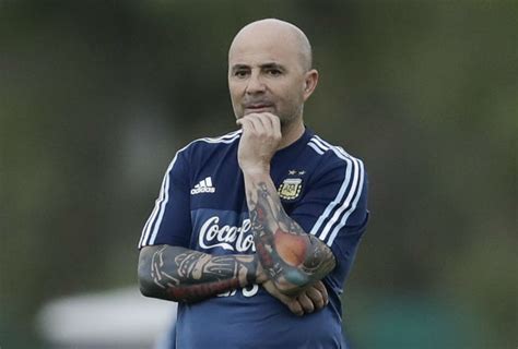 As an argentinian, i cannot refuse the possibility of coaching the national team. Jorge Sampaoli se siente 'totalmente arrepentido' tras insultar a un policía | Dia a Dia