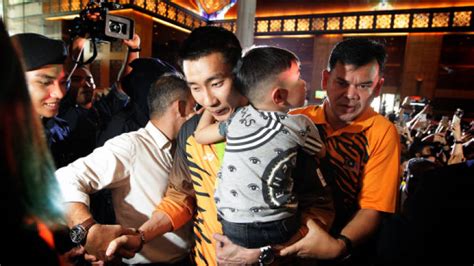 Bagan serai, perak kerjaya : Lee Chong Wei unites beyond S'pore, M'sia: S'poreans