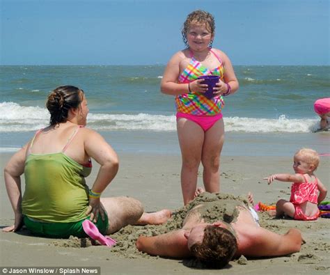 Alana thompson is an american reality tv star. Honey Boo Boo's mother Mama June has a Pamela Anderson ...
