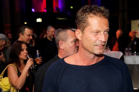 Viimeisimmät twiitit käyttäjältä til schweiger (@tilschweiger). Til Schweiger zeigt neue 22 Jahre jüngere Freundin