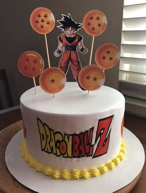 Originally in the dragon ball z anime, vegeta appeared with a totally different color scheme from his usual one, having red hair and a battle armor consisting of a green khaki chest piece and burnt orange guard pieces, orange gloves, a navy blue jumpsuit, and his boots with orange tops and brown footings to them. Dragón ball Z CAKE | Pasteles de goku, Pasteles de dragon ball z, Pastel de dragon ball