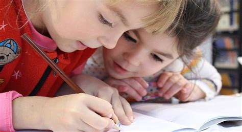 À medida que escolas fecham e empresas implementam planos de contingência devido à pandemia, as famílias enfrentam o trabalho remoto, filhos incluídos. Servidor federal com filho na escola fará teletrabalho até ...