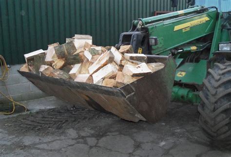 We deliver hardwood logs around halifax huddersfield bradford and the surrounding areas. Seasoned Firewood Logs Huddersfield - Flockton Hall Logs