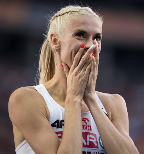 She competed in the 4 × 400 m relay at the 2012 and 2016 summer olympics as well as two world champ. Iga Baumgart-Witan. Krew, pot i łzy za chwilę radości ...