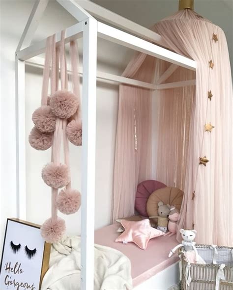 Das schlafzimmer behaglicher und komfortabler zu gestalten, kann nicht besonders viel. Diy Betthimmel - Nähe für dein süßes baby ein diy babynest.