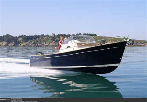 Cabin cruiser with outboard motor. Outboard cabin cruiser - 27 ESCAPADE - Rhea Marine ...