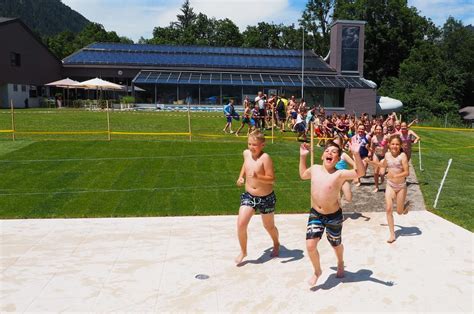 Jetzt ta lesen und bis zu 80 € prämie sichern! Kinder eröffneten das umgebaute Freibad Lenk