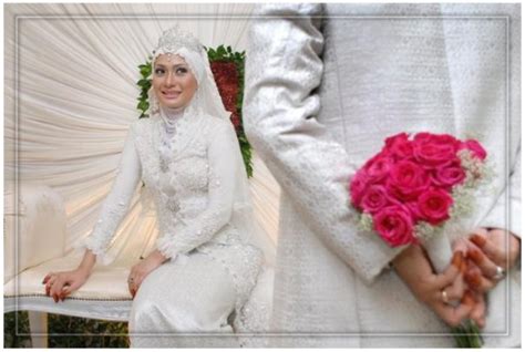 Malam pertama bisa dibilang sebagai malam yang sakral bagi pengantin baru seusai mengucap janji suci sehidup semati. Foto Malam Pengantin Baru di Ranjang | Berita Komunitas