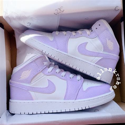 Custom painting on nike air force 1. Lilas violet nike air jordan 1 mi custom | Etsy