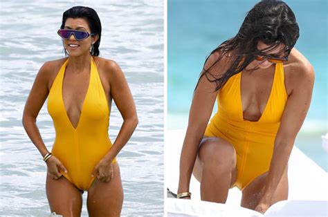 L'expression tire son origine de la similitude avec les deux orteils du pied d'un dromadaire. Kourtney Kardashian shows camel toe and curves at the ...