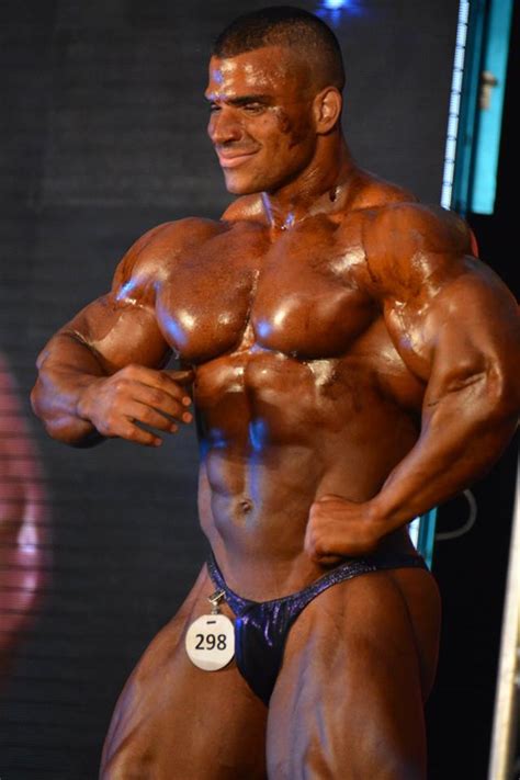 This gigantic muscular man is almost 2 meters in high (195cm/6'5'') and his weight can reach about 130kg/290lb. Worldwide Bodybuilders: Muscle Prince of Egypt Hassan Mustafa