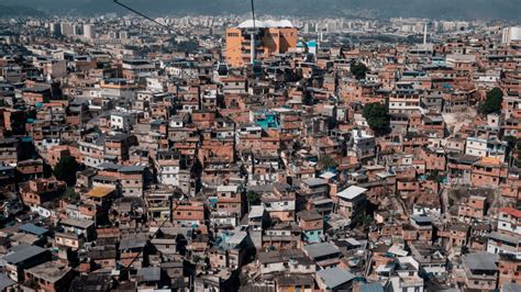 A slum or shantytown, especially in brazil. A favela não venceu - @startupdareal - Medium