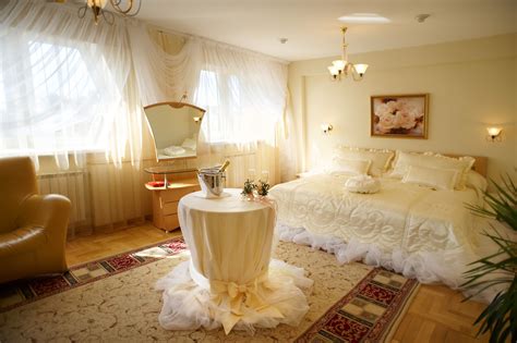 Bedroom decoration for wedding night exotic wedding rooms. Pin en Romantic mood...