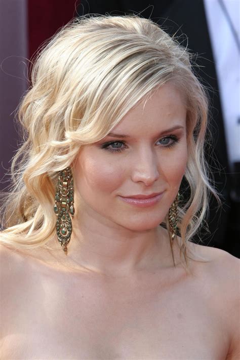 Kristen bell at the world premiere of her new movie scream 4 at grauman's chinese theatre. Kristen Bell summary | Film Actresses