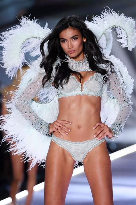 This is an esl/efl instructional video for how to use prefer and rather. Kelly Gale - 2018 VS Fashion Show Runway