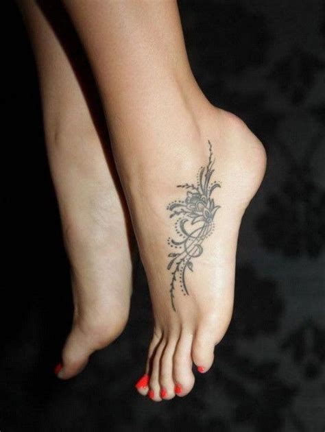 Pretty small simple meaningful tattoos for women. simple foot tattoo #Foottattoos | Foot tattoos for women ...