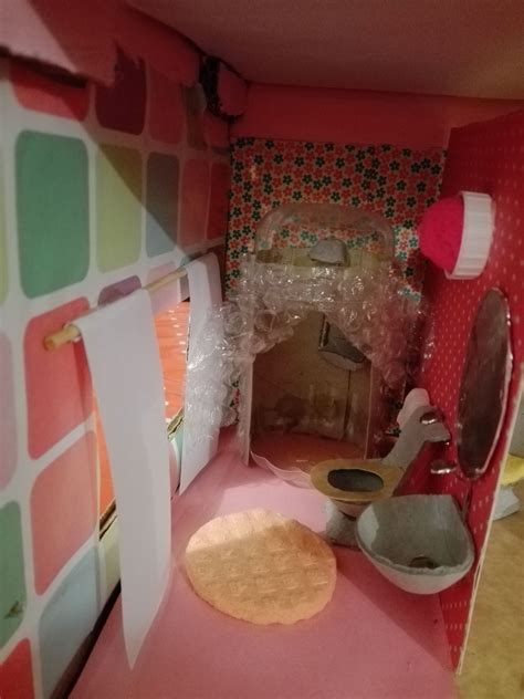 Wenn sie ihre toilette abbauen möchten, um eine neue zu. Playmobilhaus selbst basteln. Hier: das Badezimmer ...