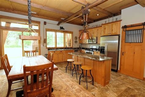 Located on highways 9 and 71, our newly discover the rich history of rock music at the iowa rock n roll hall of fame. Top 10 Airbnb Vacation Rentals In Spirit Lake, Iowa ...