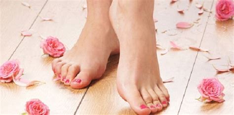 Kondisi ini adalah suatu gangguan kesehatan di. 6 Cara Mengatasi Kulit Kaki Kering, Gatal dan Mengelupas ...