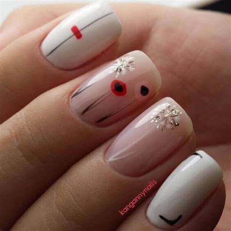 Imagen con diseño de uñas decoradas con corazón. Bonitas Diseños De Uñas Faciles De Hacer En Casa : Amazon ...