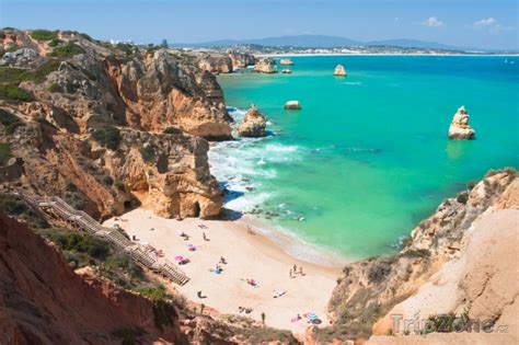 There are many places of interest to visit in the algarve. Algarve, pláž ve městě Lagos - foto, fotografie ...