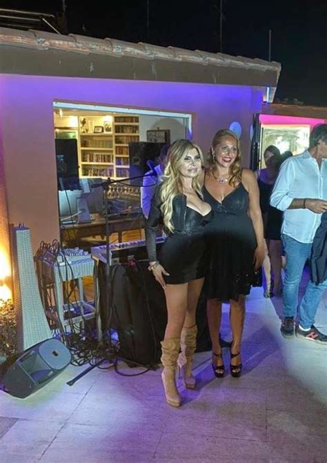 Anna bettozzi adlı kişilerin profillerini gör. Anna bettozzi ana bettz con rita cavallaro - Dago fotogallery