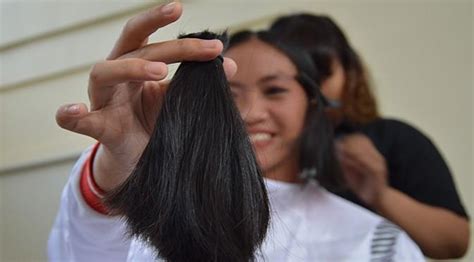 Benarkan mimpi ini pertanda keberuntungan? Arti Mimpi Cukur Rambut Ternyata Menyimpan Banyak Makna