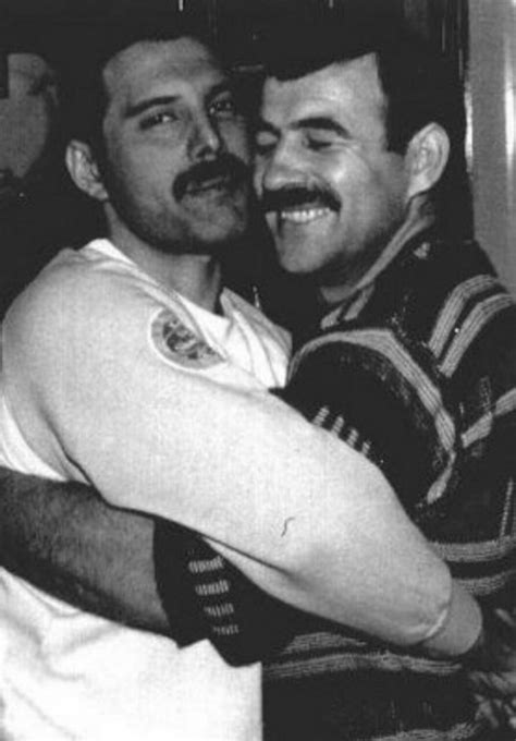 Vintage everyday freddie mercury and jim hutton remained a couple until the singer's untimely death in 1991. 10+ Rare Pics Of Freddie Mercury And His Boyfriend From ...