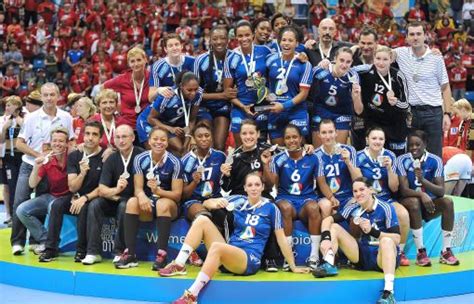 Prolongez votre lecture autour de ce sujet. L 'équipe de France de handball féminin aux JO 2012 - Mode et femme