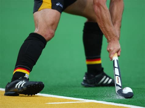 Menyediakan aktiviti yang menyeronokkan di rumah untuk golongan muda dan dewasa adalah pilihan yang sempurna untuk menggalakkan petang atau malam, terutamanya jika kita bosan di rumah. Teknik Permainan Hockey - Kumpulan Olahraga