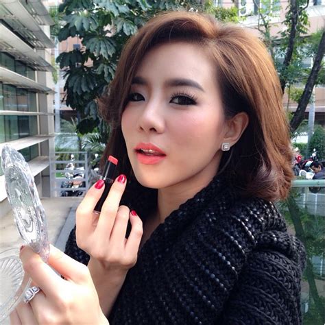 Cris horwang's official fanpage instagram : Pic : คริส หอวัง สาวหน้าหมวยสุดเปรี้ยว เป๊ะเว่อร์