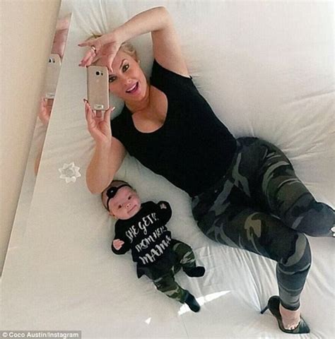 Coco austin nahm ihre 13 monate alte chanel mit nach miami beach und genoss das schöne wetter. Coco Austin and baby Chanel wear matching camo in mirror ...