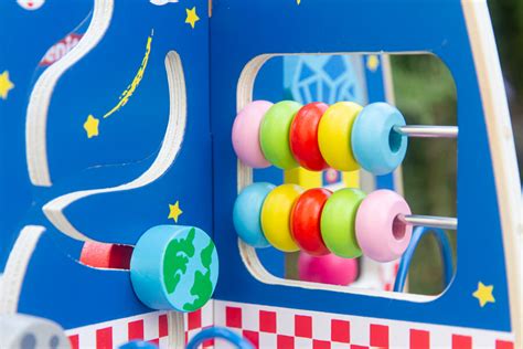 Parecía imposible encestar la pelota hasta que de pronto ¡canasta! NENITTOS COHETE DE MADERA CON ACTIVIDADES - Guía de Juegos ...