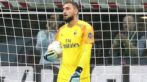 Gianluigi donnarumma is reported to have set out his demands to ac milan, and wants his salary upped from €6m per season to €10m if he is to stay beyond 2020/21. Donnarumma Salary : Доннарумма джанлуиджи (gianluigi donnarumma) футбол вратарь италия 25.02 ...