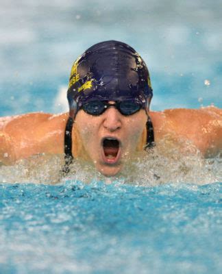 La nuotatice alessia berra, nata a monza, l'atleta brianzolo simone manigrasso e altri 37 campioni dello sport paralimpico sono stati premiati in regione lombardia. Alessia Berra - Ability Channel