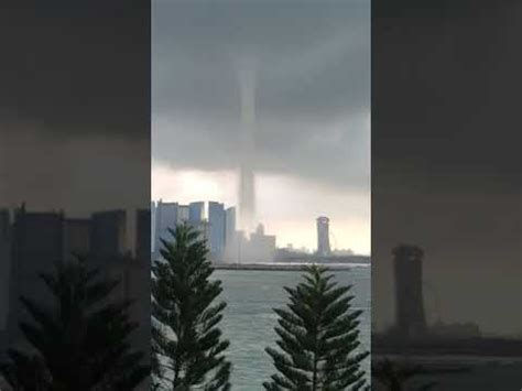 A fantastic photo of the singapore waterspout (image credit: Singapore Water Spout captured from Sentosa Cove in ...