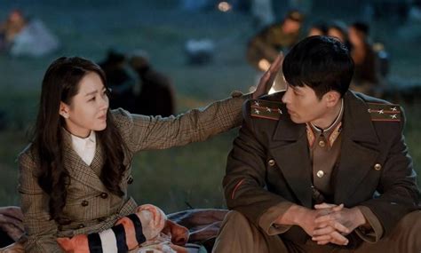 The absolute top secret love story of a chaebol heiress who made an emergency landing in north korea because of a paragliding accident and a north korean special officer who falls in love with her and who is hiding and protecting her. 10 Potret Gemas Hyun Bin dan Son Ye Jin dalam Crash ...