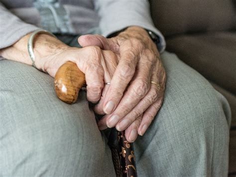 Prenotazione vaccino covid in lombardia aperta in anticipo per la fascia che va dai 70 ai 75 anni: Prenotazione vaccini, sindacati scrivono alla Regione ...