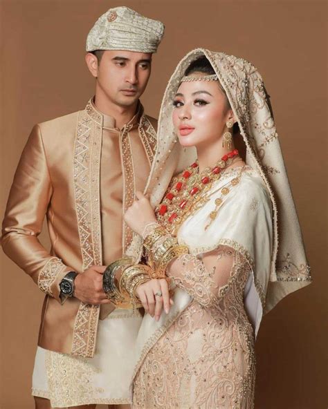 Berikut daftar tempat wisata di majalengka yang. Usung Adat Minang, Yuk Intip Foto-foto Prewedding Ali Syakieb