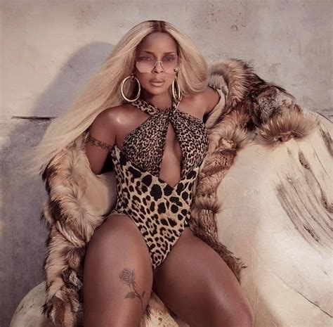 Blige has taken on the work of showing up and caring for people she'll never know. RB Singer, Mary J. Blige in 2020 | Fashion, Women, Sultry