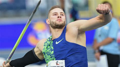 El alemán johannes vetter se quedó a 72 centímetros del legendario récord del mundo (98,48) del checo jan zelezny, al imponerse este domingo . Atletismo: El alemán Vetter, a 72 centímetros del ...