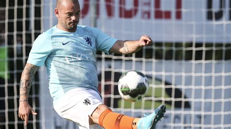 Former football player ajax real madrid internazionale galatasaray nice & al gharafa. Feest van familie Sneijder in Ondiep: Rodney verrast ...