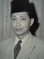 Hajah husnah abdul wahab and 1 other; 2.4 Penubuhan UMNO